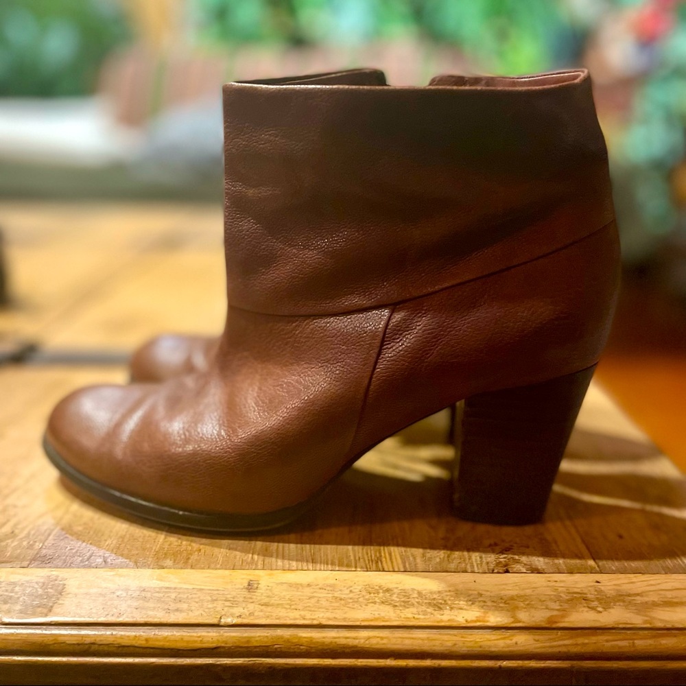 Cole Hann Nike Air leather zip up booties